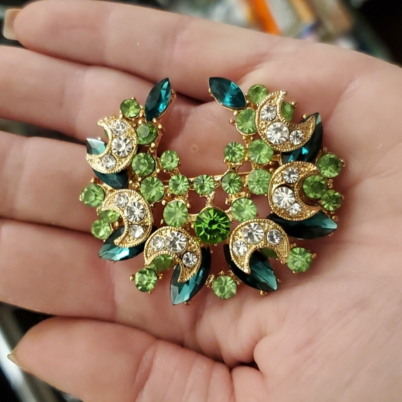 New Crescent Moon Rhinestone Vintage Inspired Brooch. - Picture 8 of 8